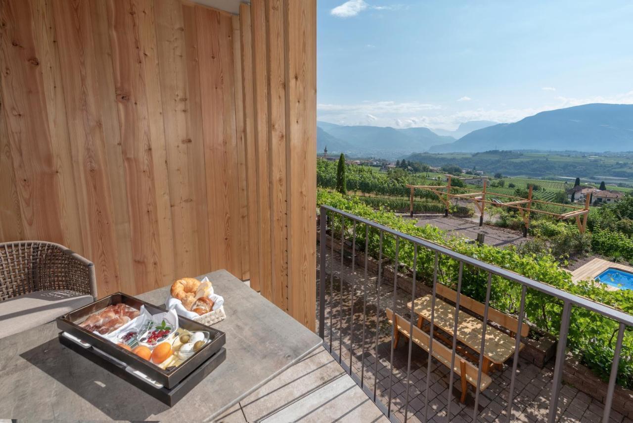 אפיאנו סולה סטרדה דל וינו Villa Montis Exclusive Holiday Apartments In Eppan With Spectacular Views Of Dolomites And Bolzano Area מראה חיצוני תמונה